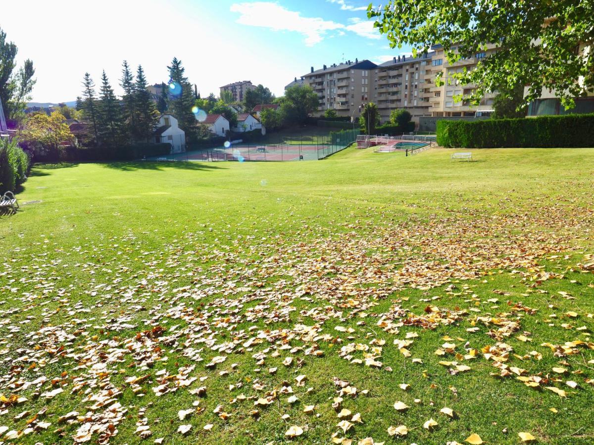 Oroel Apartment Jaca Bagian luar foto
