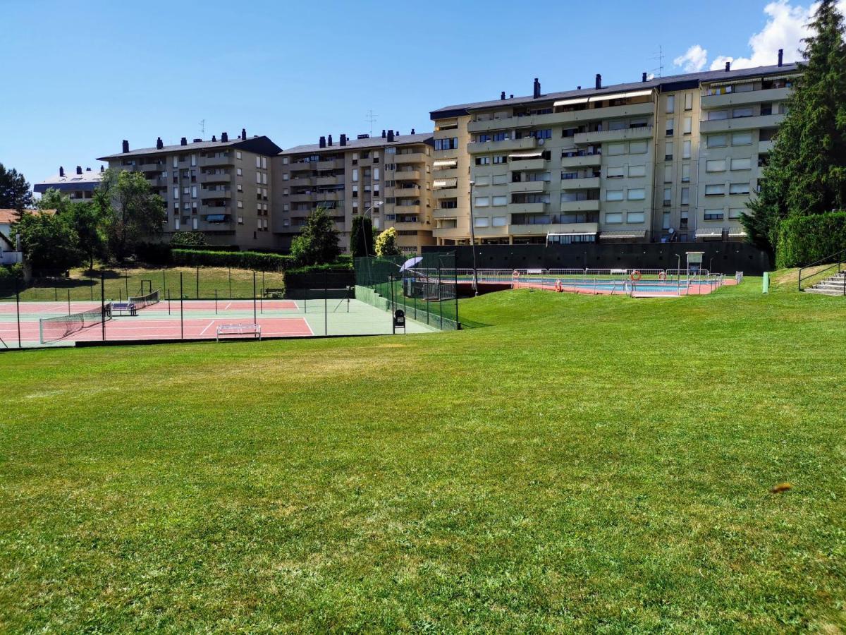 Oroel Apartment Jaca Bagian luar foto