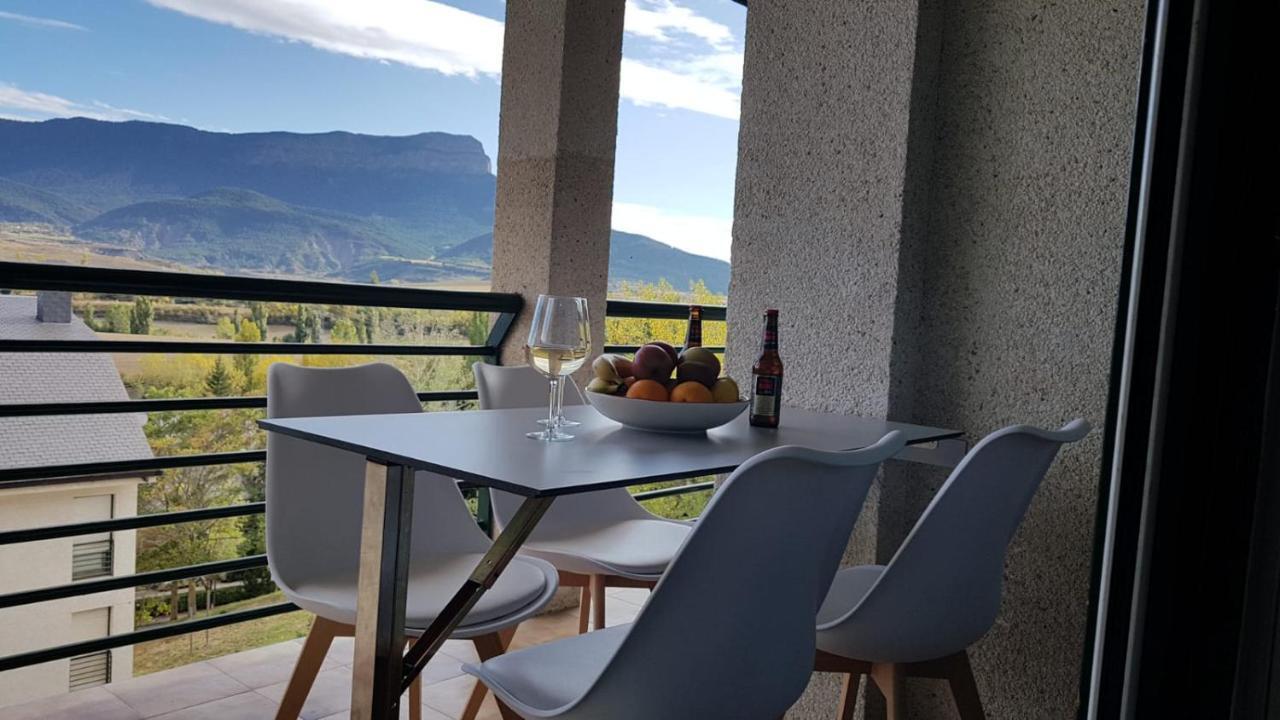 Oroel Apartment Jaca Bagian luar foto